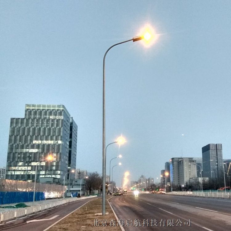 廠區(qū)安裝太陽(yáng)能市電互補(bǔ)路燈